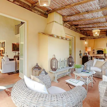 Label, When Creativity Meets Style In Endless Romanticism * Corsanico-Bargecchia