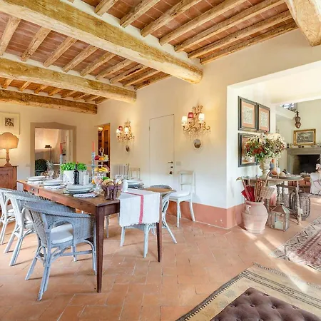 Label, When Creativity Meets Style In Endless Romanticism Corsanico-Bargecchia